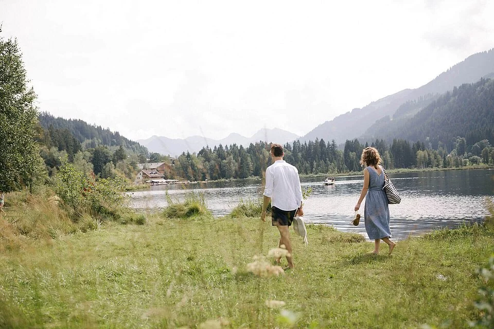 Der Schwarzsee in Kitzbühel ist ein wahres Naturjuwel.